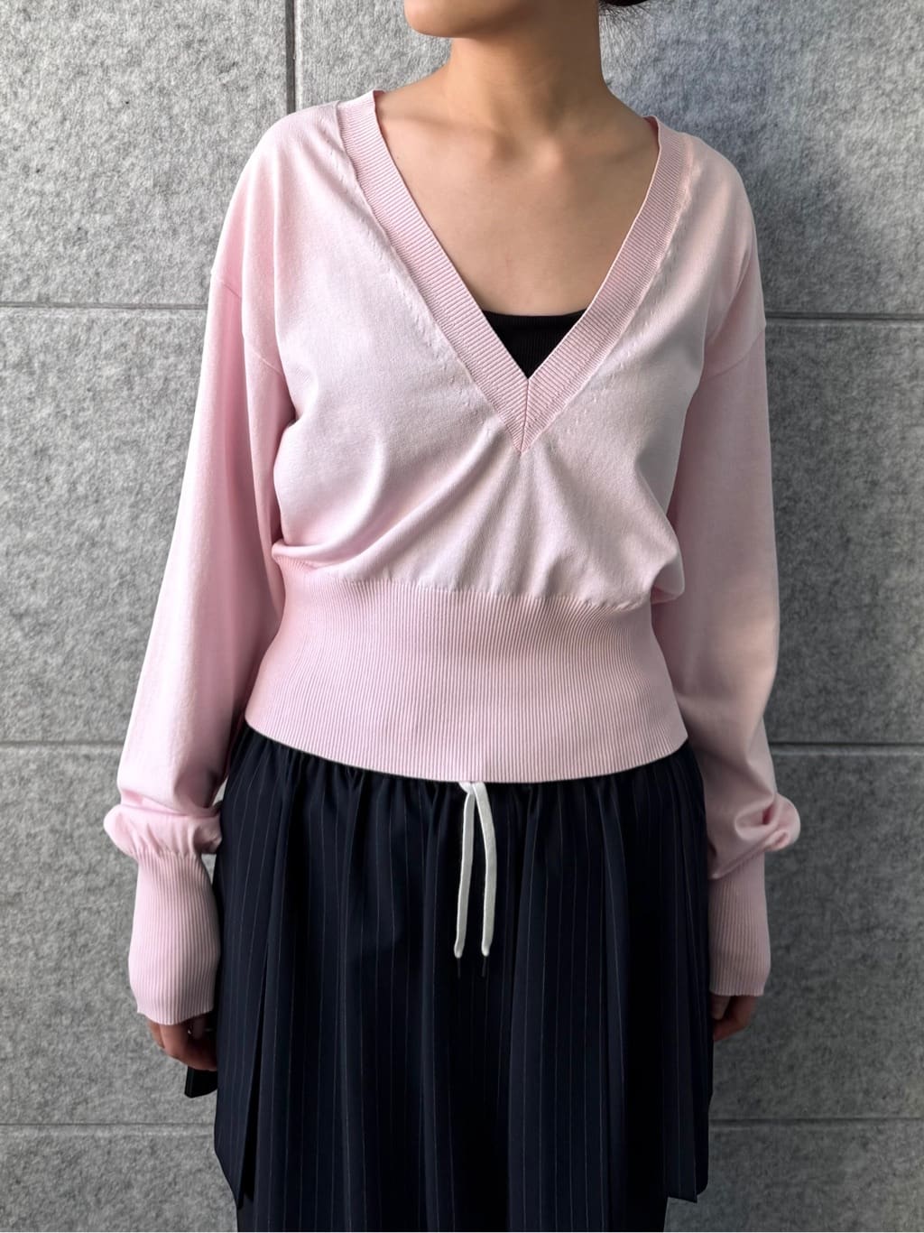 uchi__yamaさんの「CODE A｜V pullover knit」を使ったコーディネート