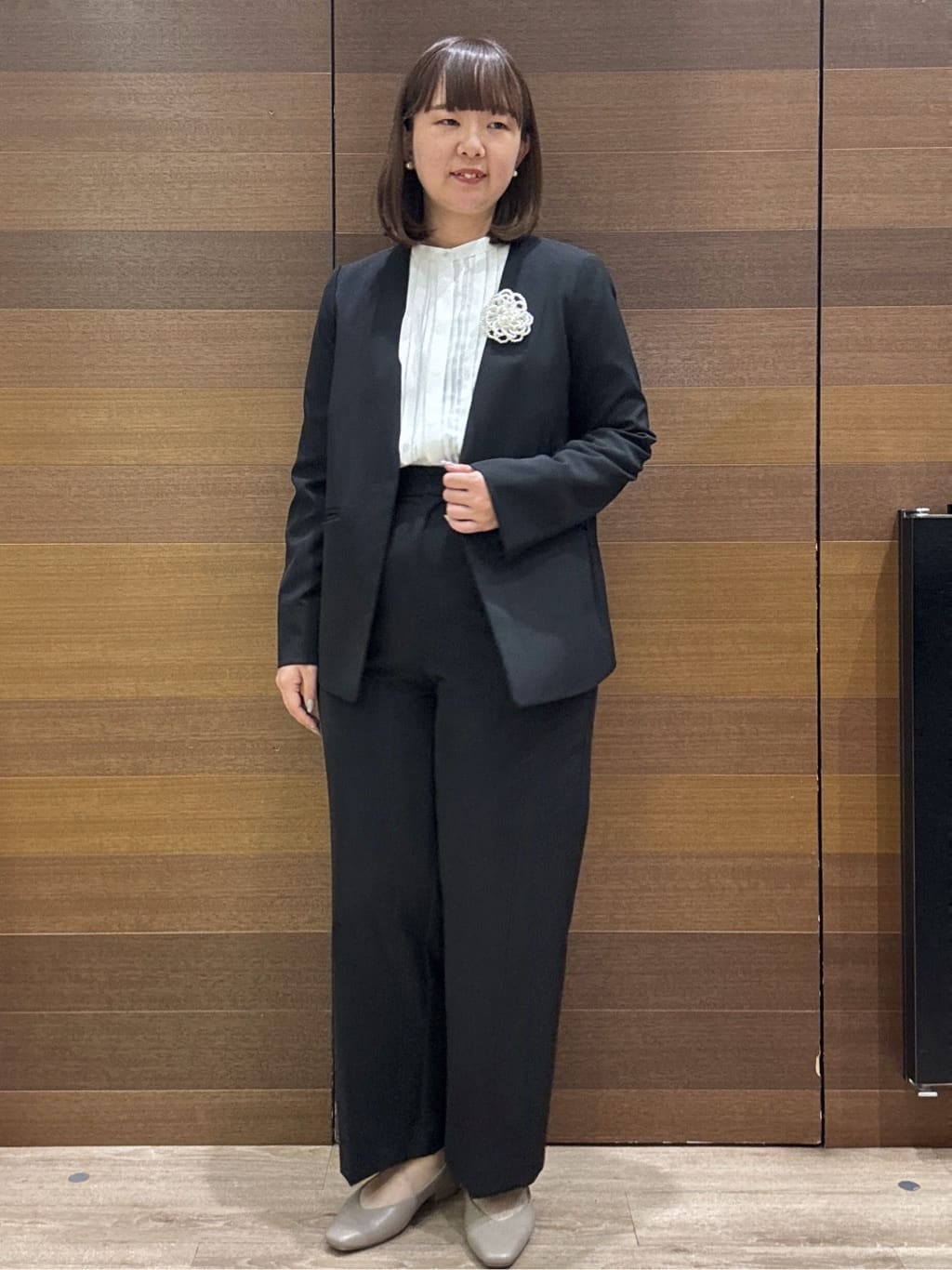 yumeさんの「OPAQUE.CLIP｜《通勤／セットアップ対応》 Vネックジャケット／ダブルクロス【洗濯機OK】」を使ったコーディネート
