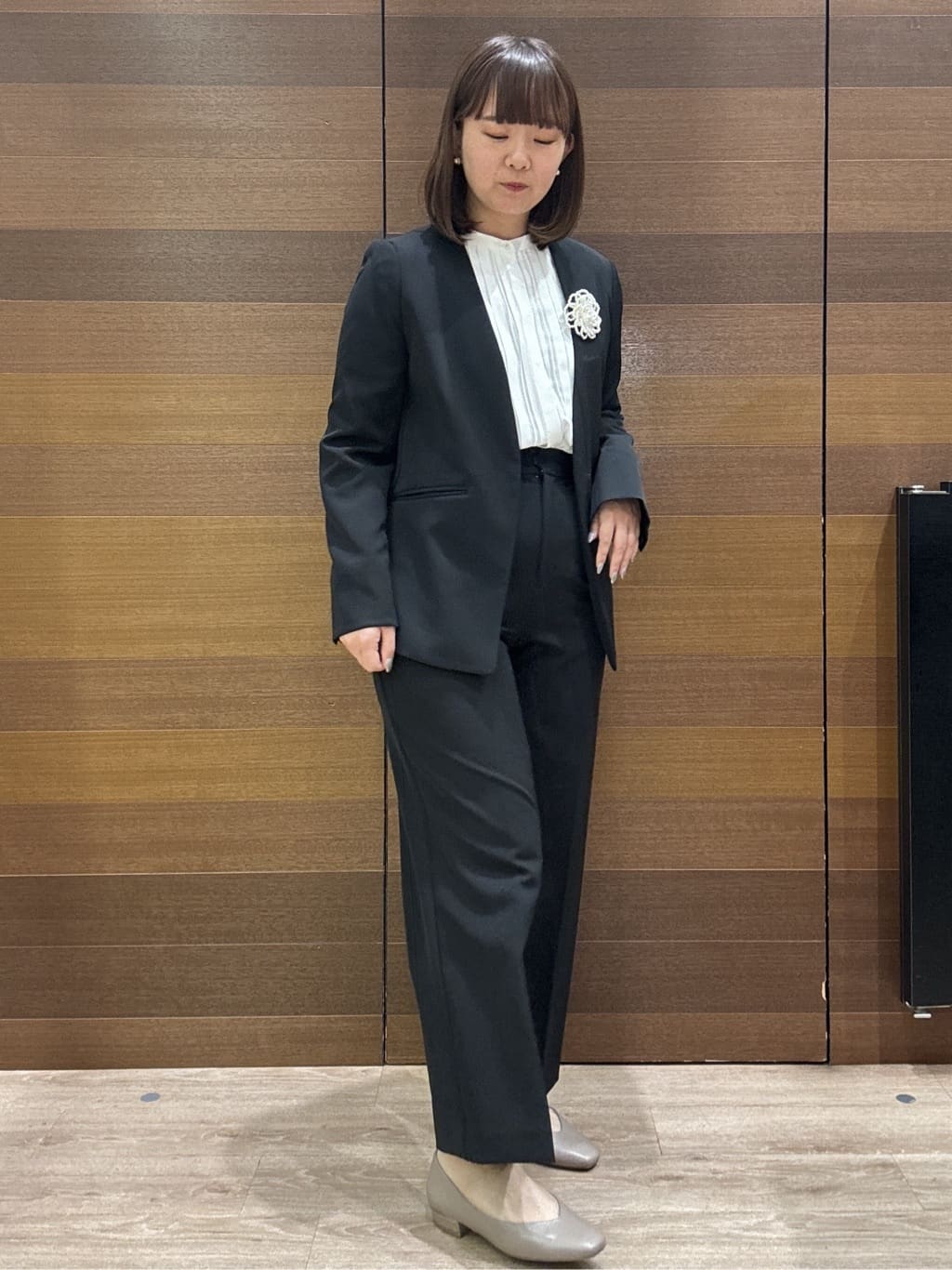 yumeさんの「OPAQUE.CLIP｜《通勤／セットアップ対応》 Vネックジャケット／ダブルクロス【洗濯機OK】」を使ったコーディネート