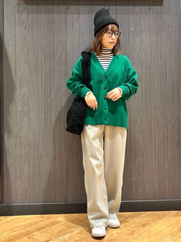 meiさんの「SHOO･LA･RUE｜【洗える/毛玉レス】表面がきれいなVネックカーディガン」を使ったコーディネート