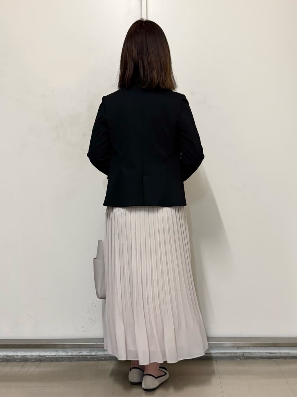 やまさんの「OPAQUE.CLIP｜バンドカラーフリルブラウス【洗濯機OK／イージーアイロン】」を使ったコーディネート