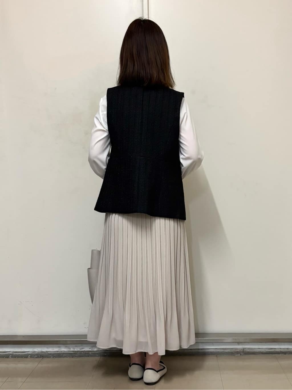 やまさんの「OPAQUE.CLIP｜バンドカラーフリルブラウス【洗濯機OK／イージーアイロン】」を使ったコーディネート