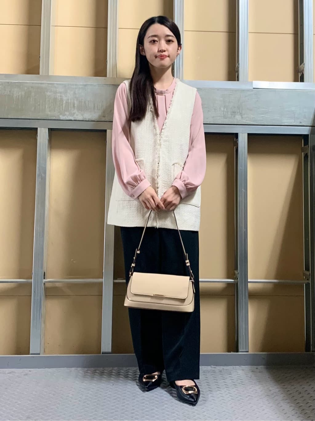 sahoさんの「THE SHOP TK｜【フォーマルにもカジュアルにも】ツイードジレ」を使ったコーディネート