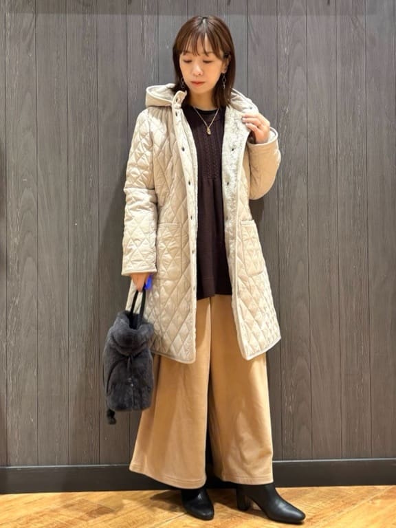 meiさんの「SHOO･LA･RUE｜【撥水/フード取り外し可】自然にくびれる あったかダイヤ柄キルトコート【CIRCRIC】」を使ったコーディネート
