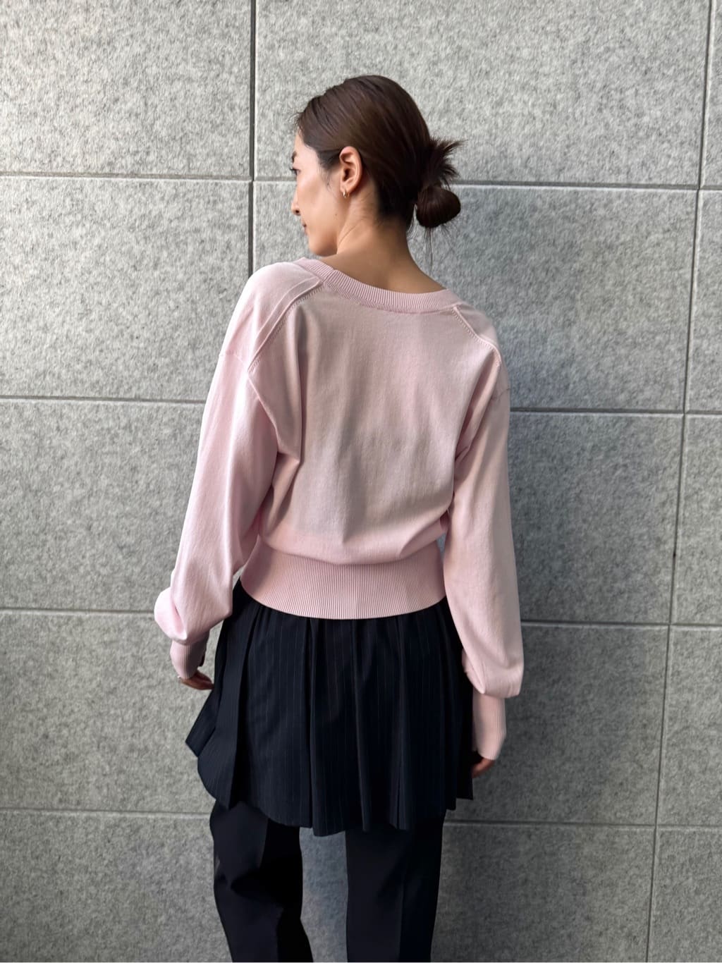 uchi__yamaさんの「CODE A｜V pullover knit」を使ったコーディネート