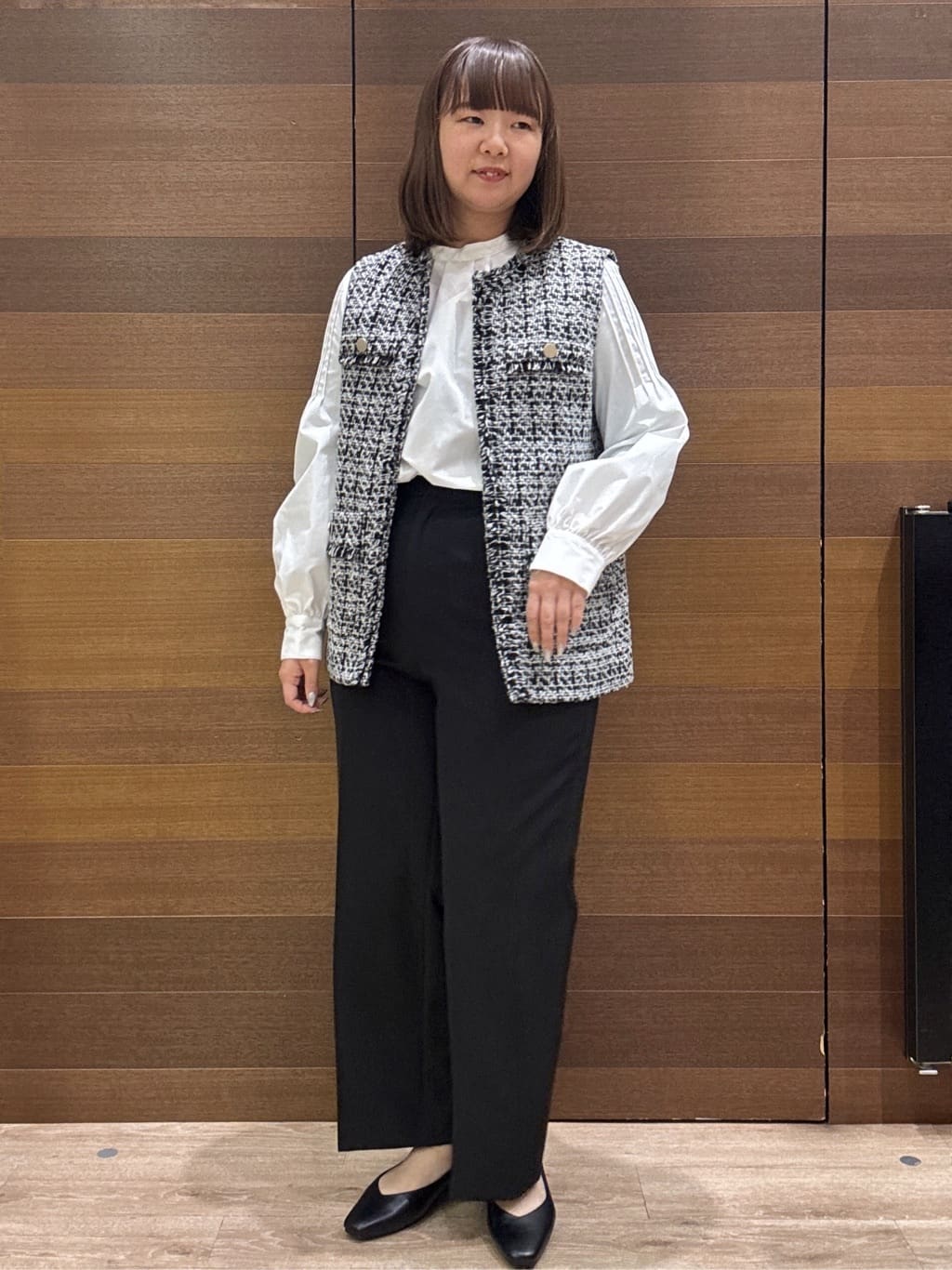 yumeさんの「OPAQUE.CLIP｜《通勤対応》ツイードジレ【洗える】」を使ったコーディネート