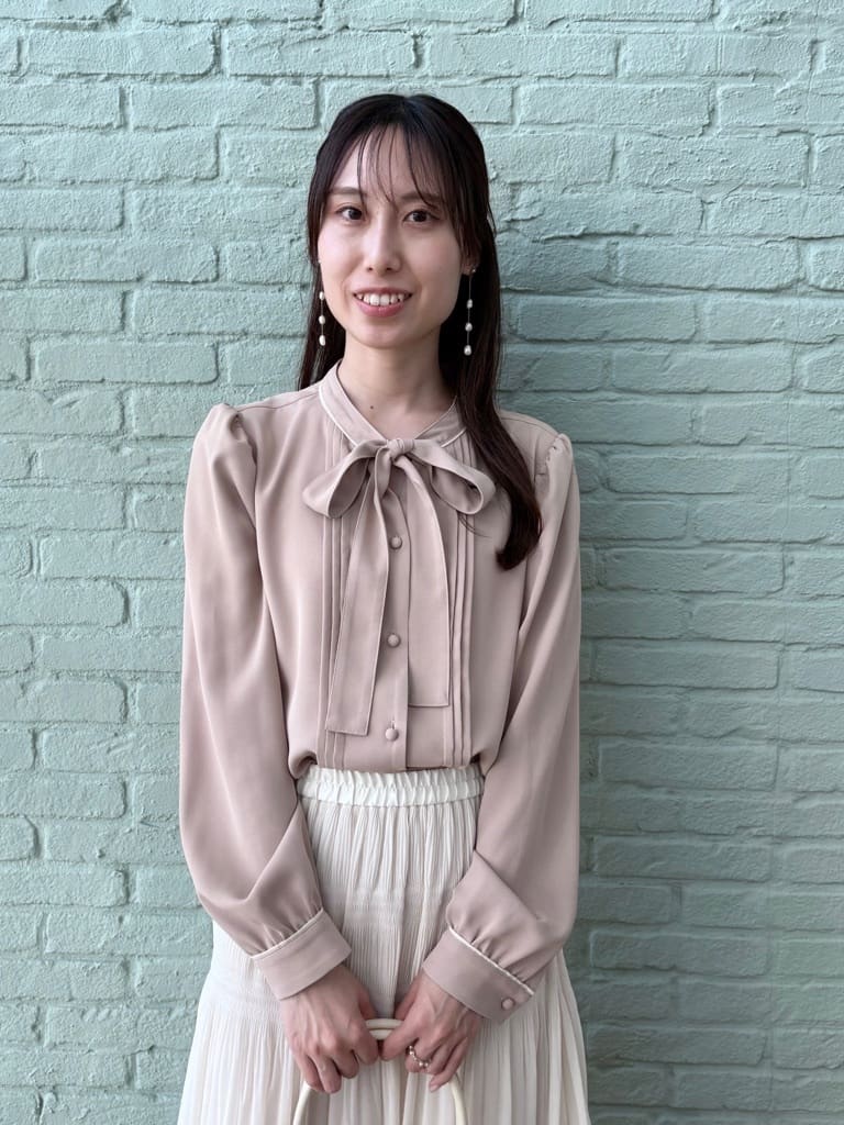 はばさんの「Couture brooch｜【ハレの日・通勤】配色タックタイブラウス」を使ったコーディネート