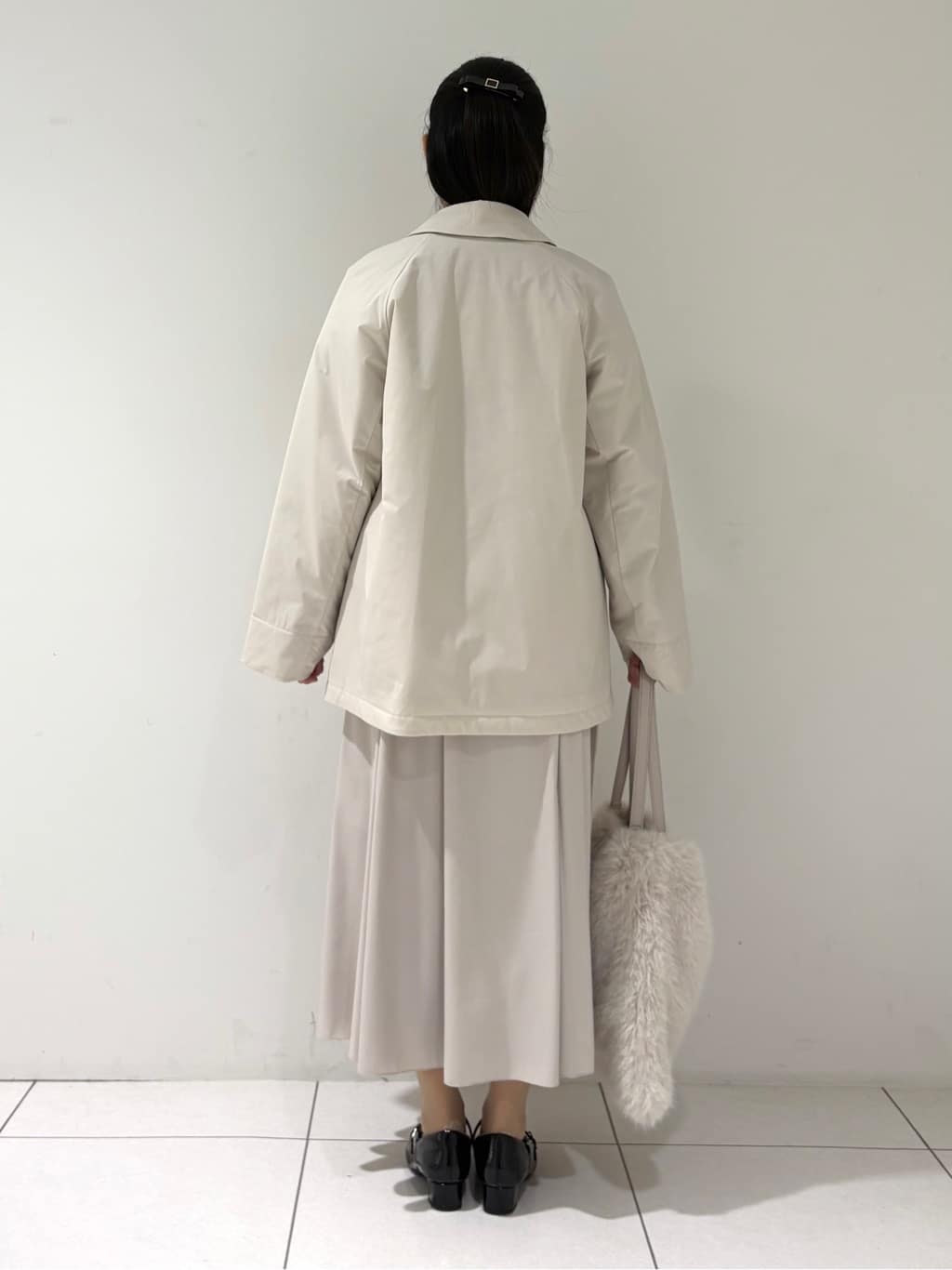 momokoさんの「INDIVI｜【ミニブークレ素材】ジャケットライクカーディガン」を使ったコーディネート