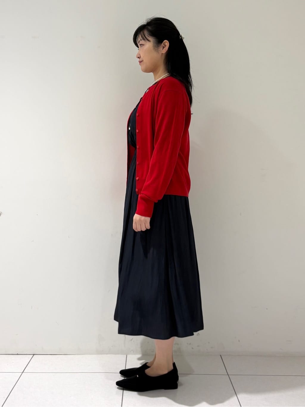 momokoさんの「INDIVI｜【洗える】ハイゲージニットカーディガン」を使ったコーディネート