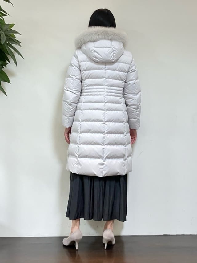カレンさんの「UNTITLED｜【はっ水機能/フード取り外し可/防寒】ロングダウンコート」を使ったコーディネート