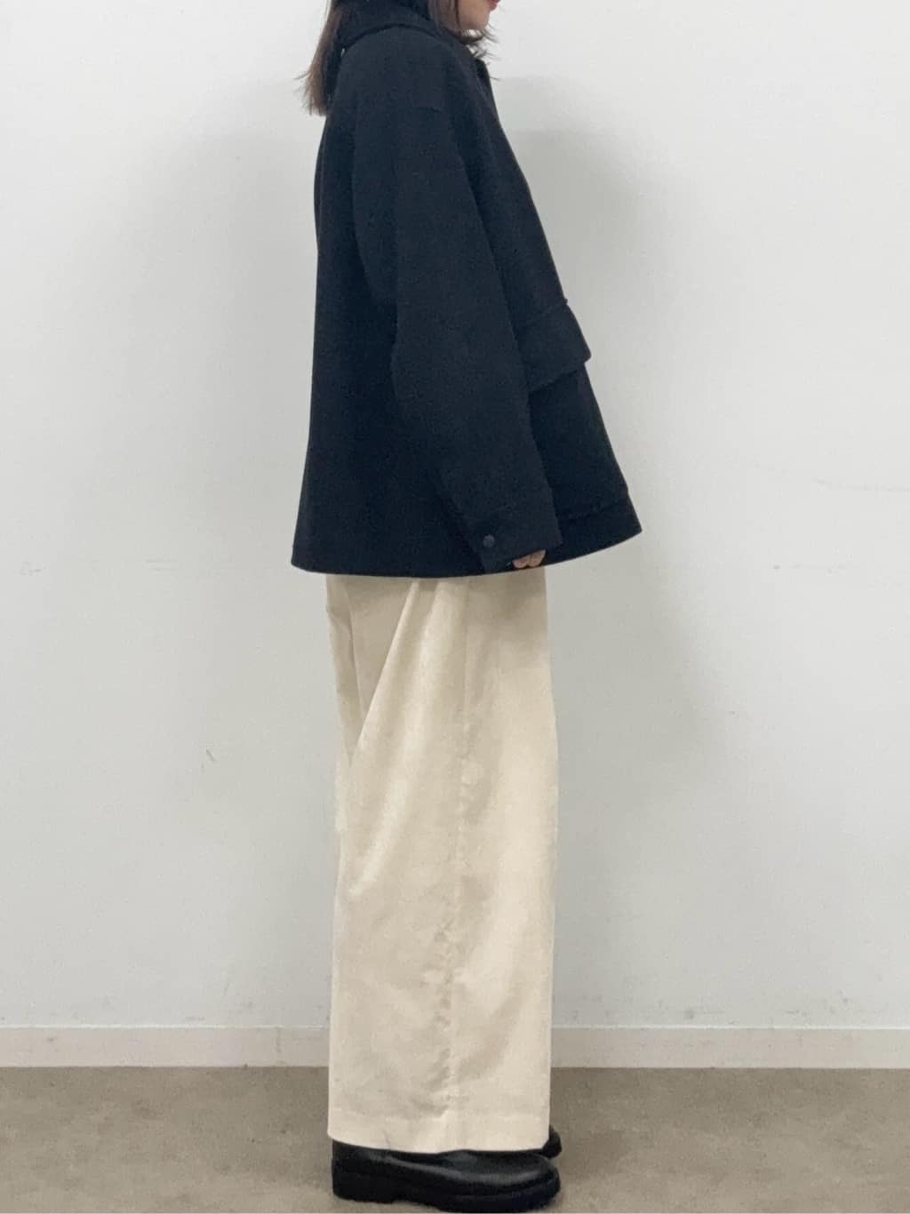 BUNさんの「DRESSTERIOR｜ソフト別珍イージーパンツ」を使ったコーディネート