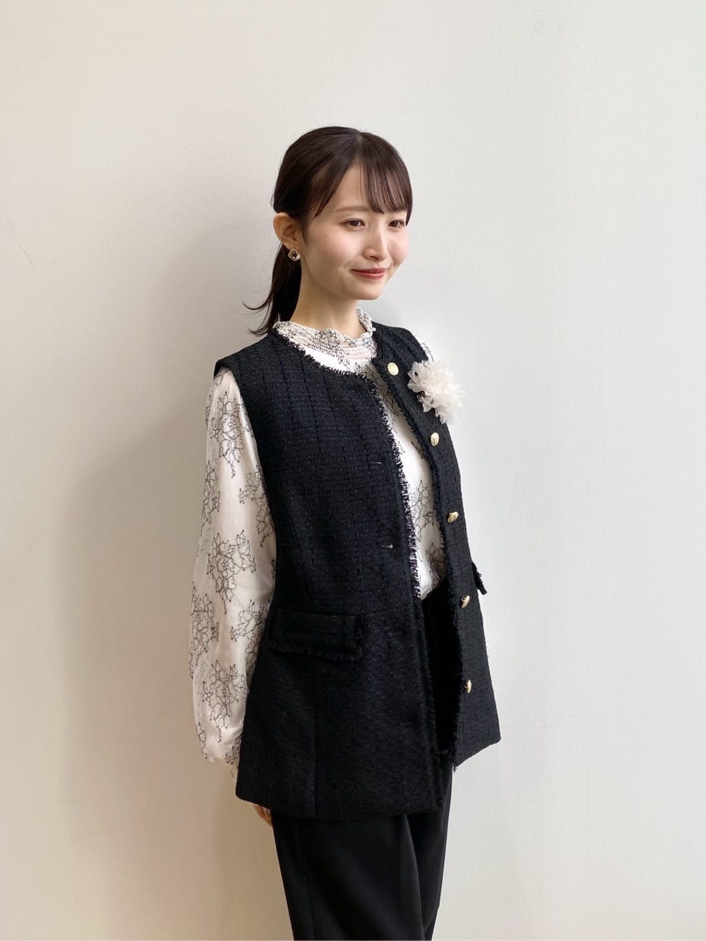 みさかさんの「index｜フリルハイネックレーストップス【洗濯機OK】」を使ったコーディネート