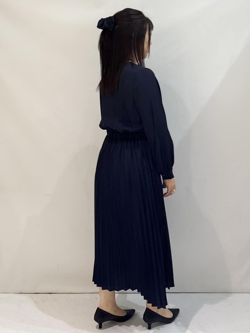 nakkoさんの「OPAQUE.CLIP｜《通勤対応》ジョーゼットプリーツワンピース【洗濯機OK】」を使ったコーディネート