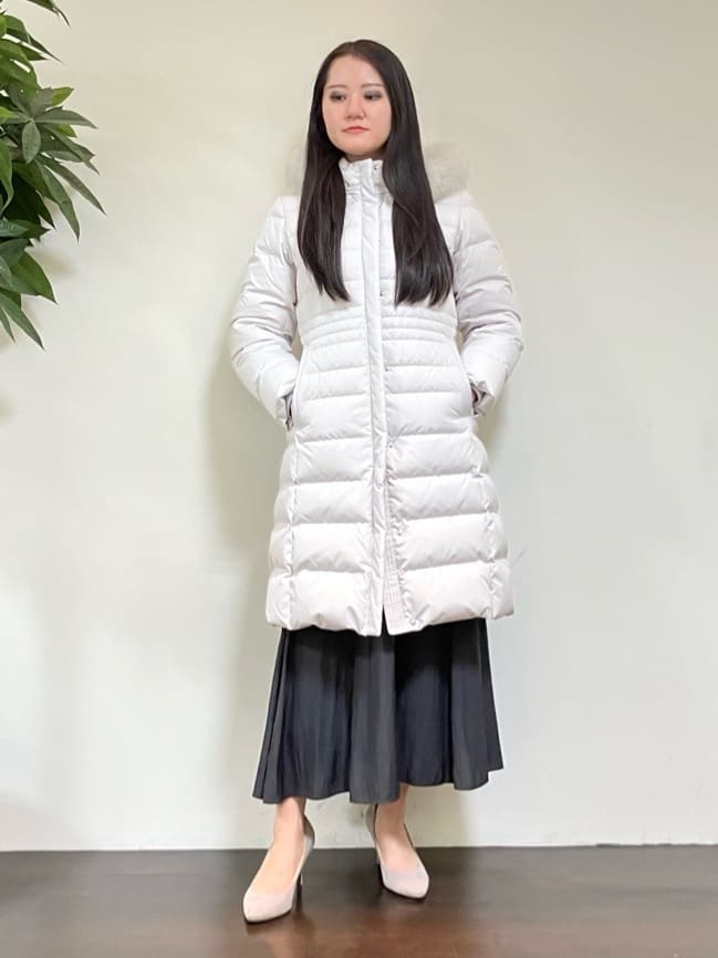 カレンさんの「UNTITLED｜【はっ水機能/フード取り外し可/防寒】ロングダウンコート」を使ったコーディネート
