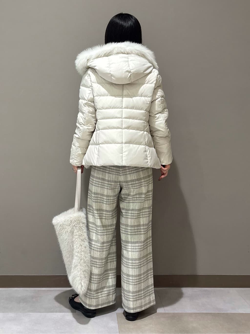 KEIKOさんの「INDIVI｜【名品／撥水／抗菌防臭】ショート丈リサイクルダウンコート」を使ったコーディネート