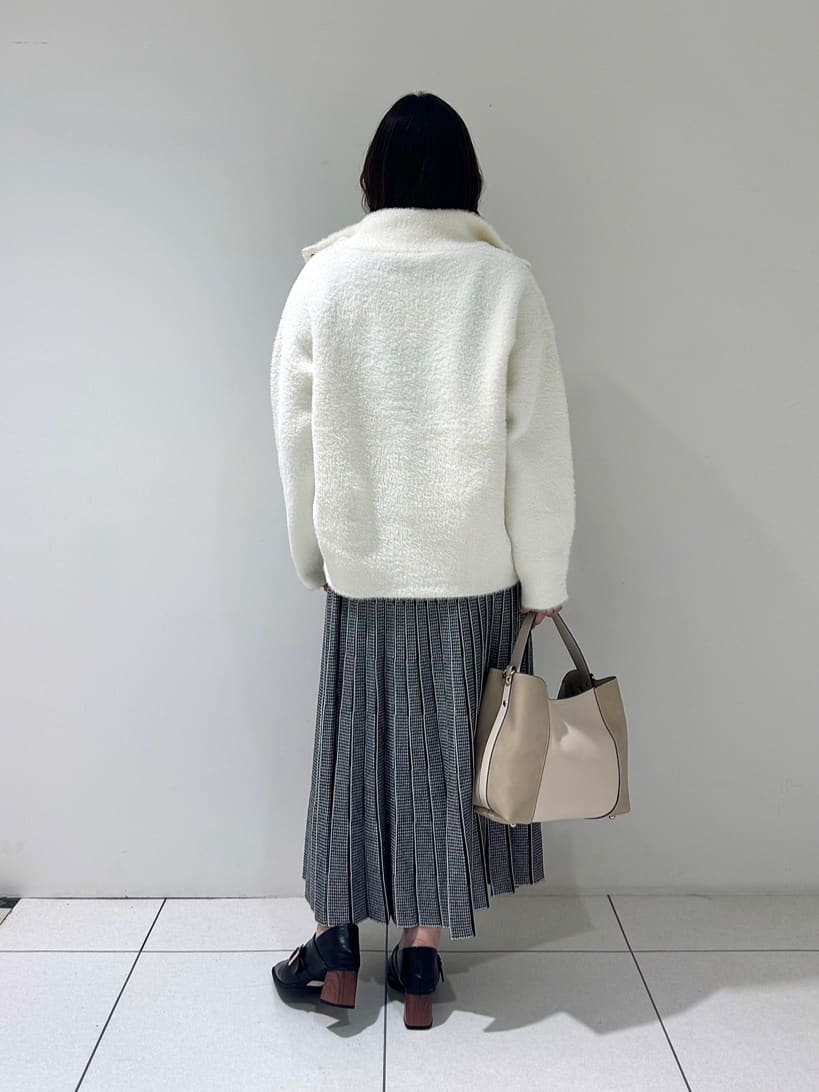 そんさんの「INDIVI｜スタンドネック シャギーモールニット」を使ったコーディネート