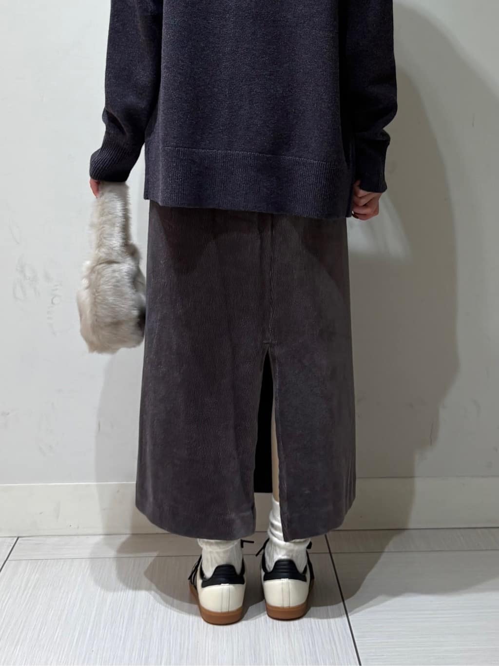 やなぎさんの「DRESSTERIOR｜◆コンパクトフェイクファーバッグ」を使ったコーディネート