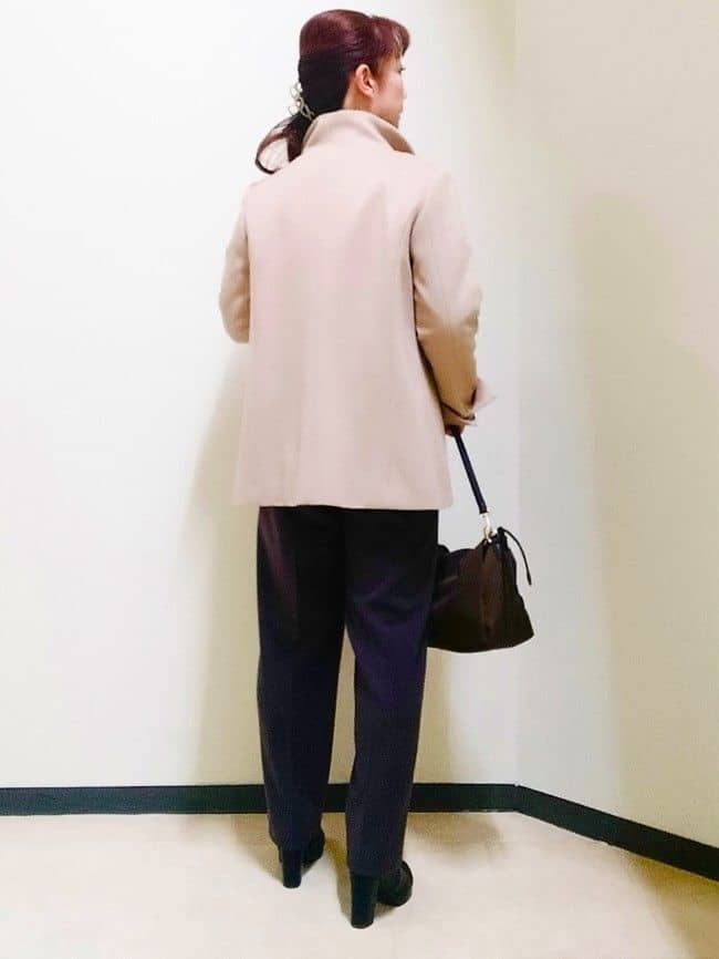 花さんの「Reflect｜【SS-4Lサイズ／衿が顔に当たらない◎】スタンドネックミドルコート」を使ったコーディネート