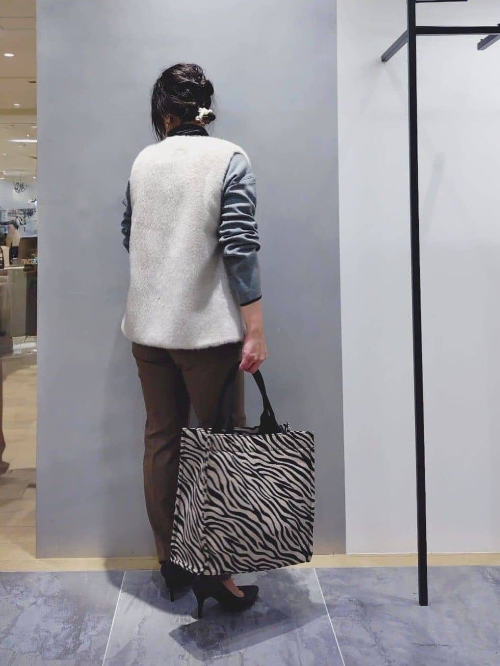 TOMOMIさんの「INDIVI｜デザインリング ショートネックレス」を使ったコーディネート