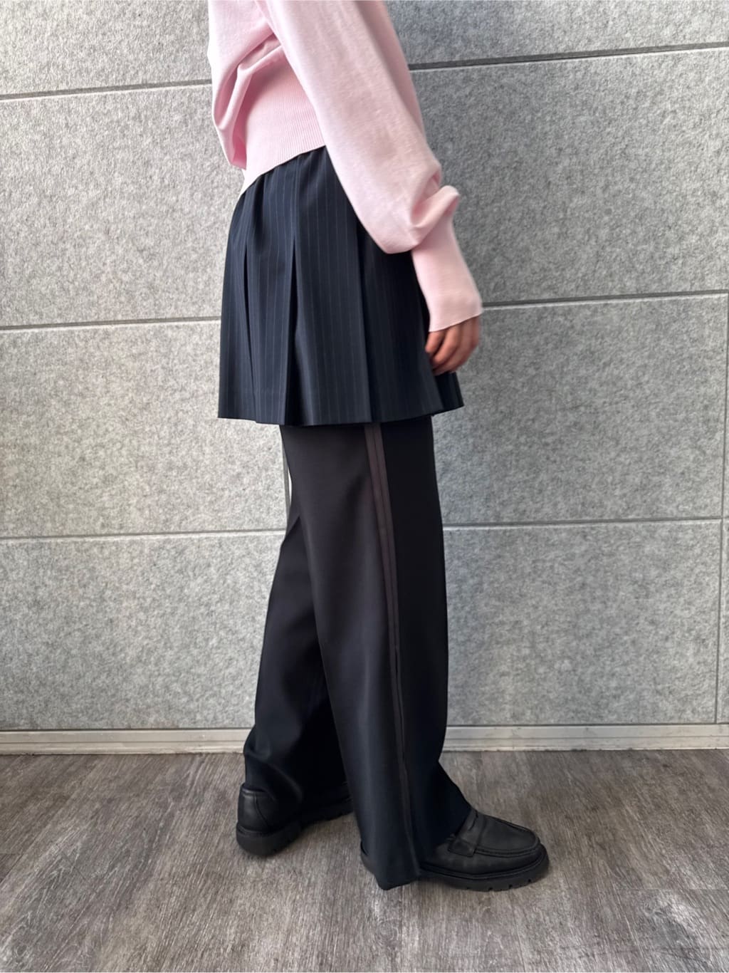 uchi__yamaさんの「CODE A｜V pullover knit」を使ったコーディネート