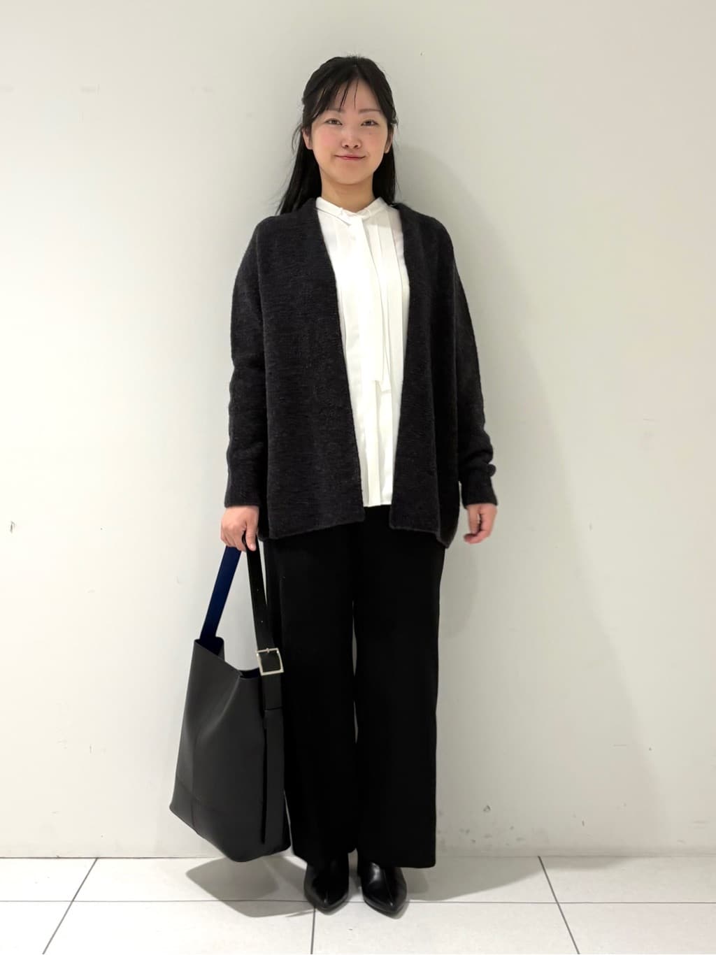 momokoさんの「INDIVI｜【褒められパンツ／ウール混】ウォームウール ワイドパンツ」を使ったコーディネート