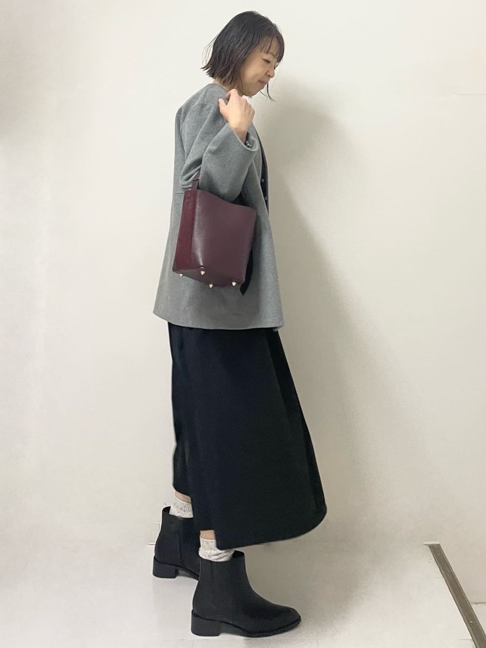 ISOさんの「Dessin｜ウール混クルーネックコート」を使ったコーディネート