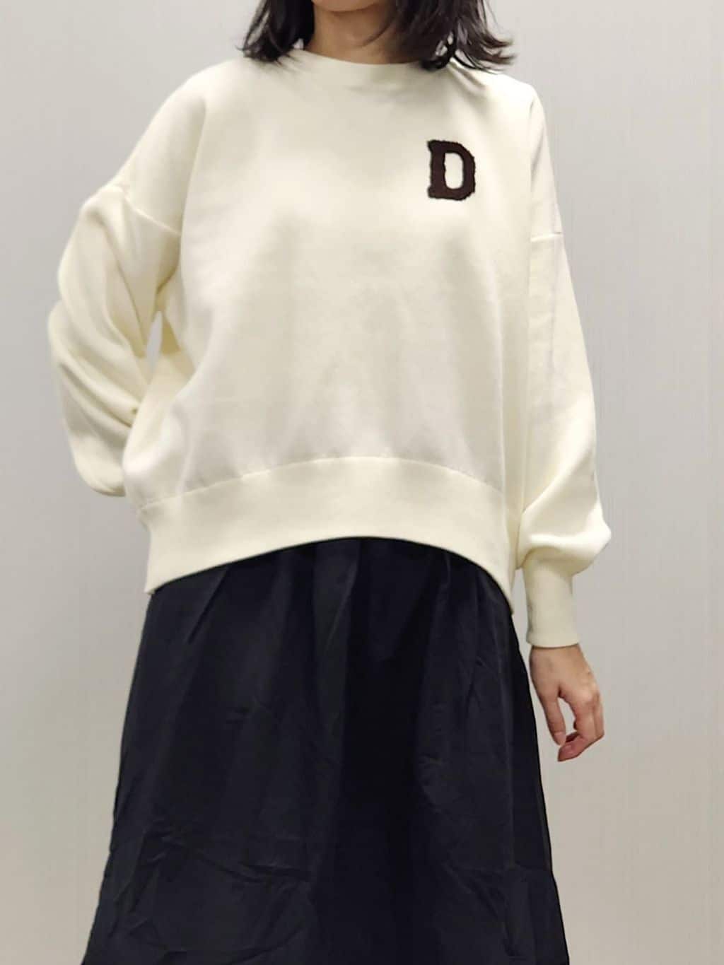 naraさんの「Dessin｜【洗える】Dサガラ刺繍ワッペン付きニット」を使ったコーディネート