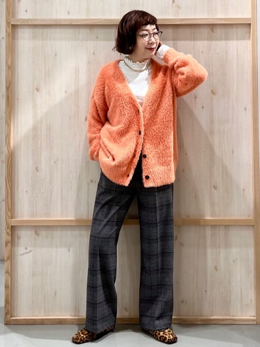 nakoさんの「THE SHOP TK｜【ふわふわあったか】フェザーカーディガン」を使ったコーディネート