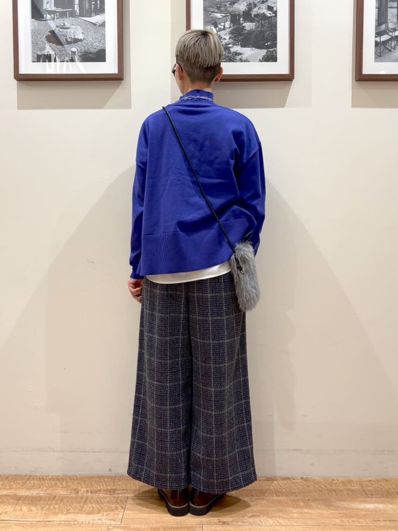 Ayumiさんの「SHOO･LA･RUE｜【2点セット/洗濯機可/S-LL】着回しがきく もちもちハイネックニット+裾シャツインナー」を使ったコーディネート