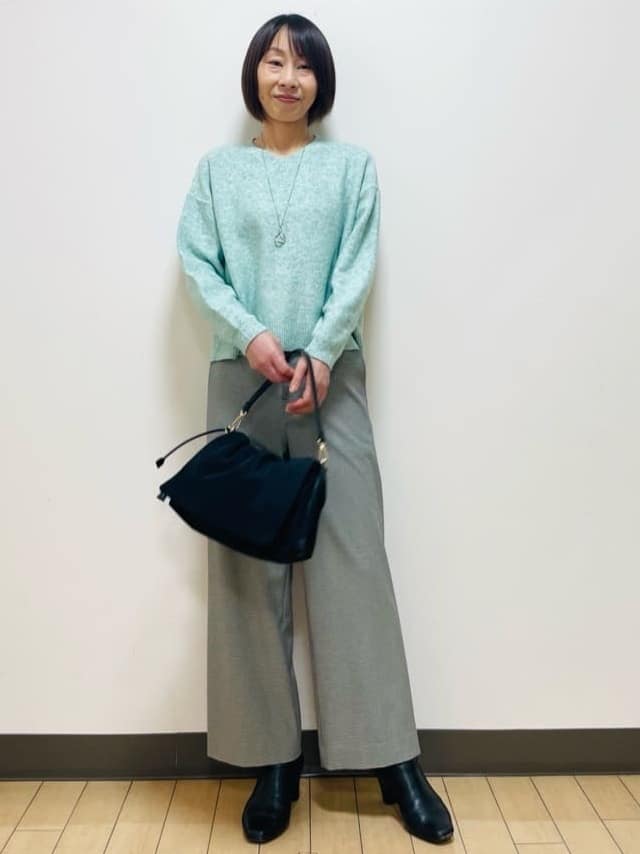 Riiさんの「Reflect｜【選べる5色／ゆったりシルエット】Vネックスパンコールニット」を使ったコーディネート