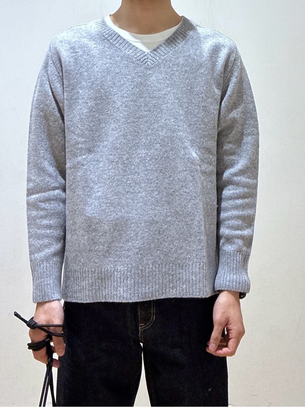 KAZUKIさんの「Dessin｜ウールカシミヤVネック」を使ったコーディネート