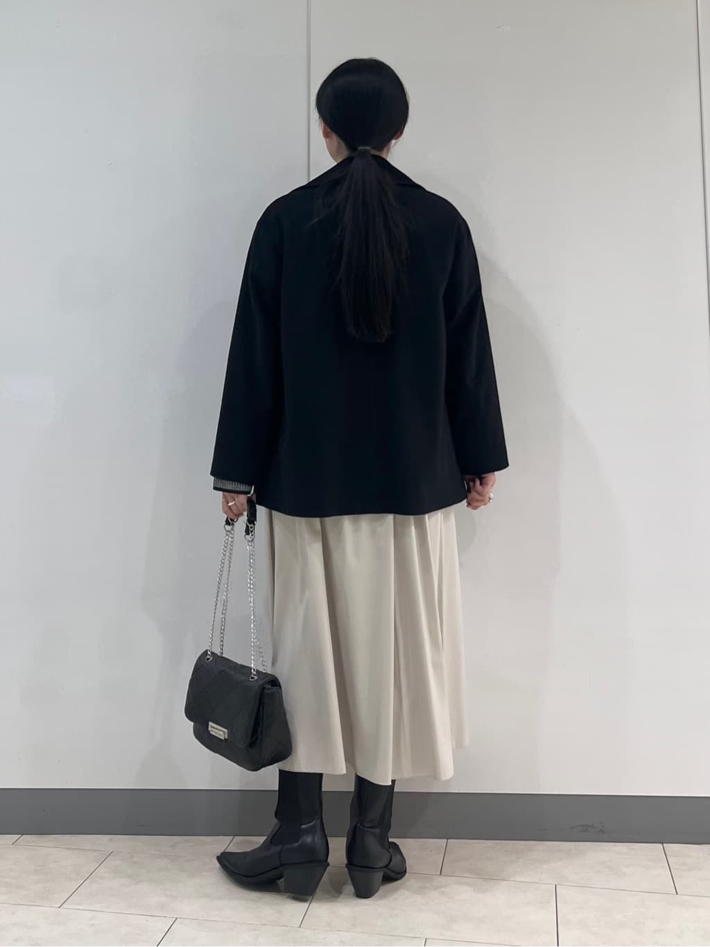 hasuさんの「INDIVI｜【軽やか／ゆったり】ウール混ショートトレンチコート」を使ったコーディネート