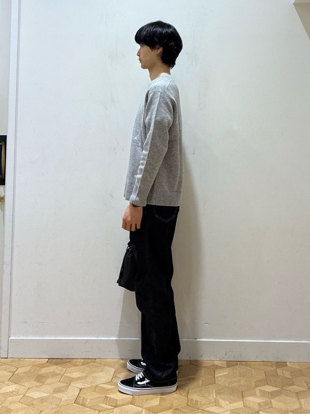 KAZUKIさんの「Dessin｜ウールカシミヤVネック」を使ったコーディネート