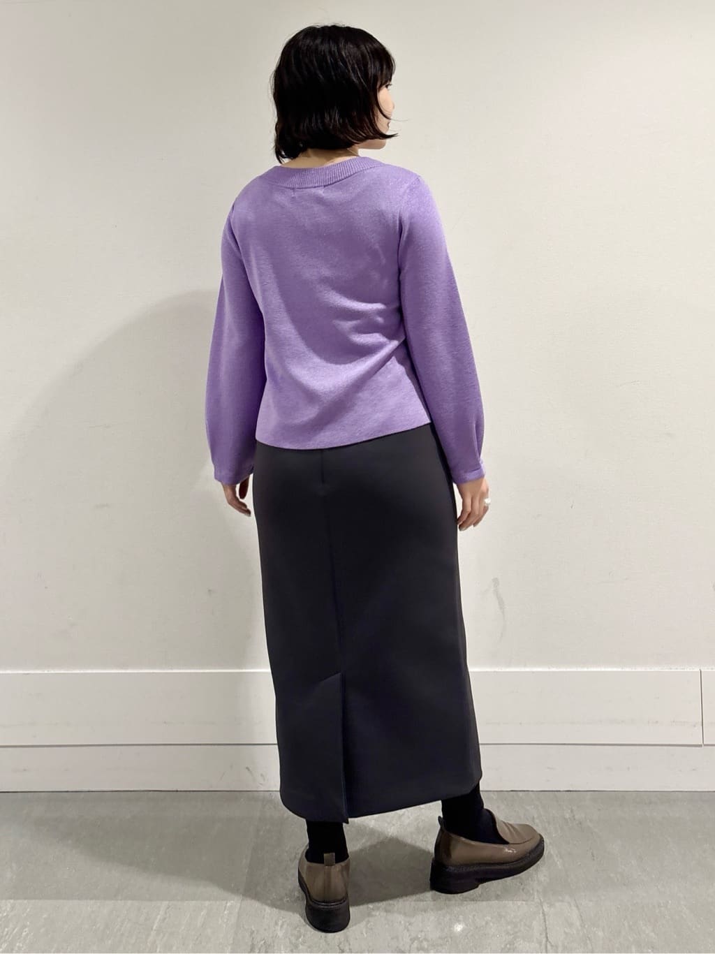 モエカさんの「UNTITLED｜【きれいめ/洗える】ラメ入りワイドボートネックニット」を使ったコーディネート