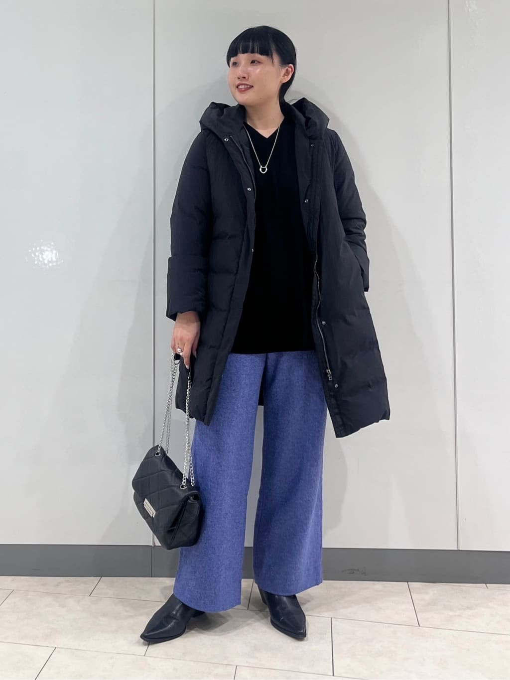 hasuさんの「INDIVI｜【撥水／洗える】ステッチレス ロングダウンコート」を使ったコーディネート
