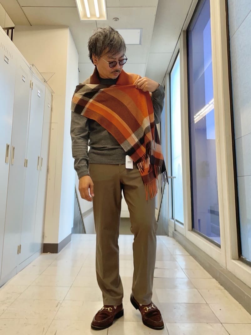 MAKOTO AIさんの「TAKEO KIKUCHI｜【洗えるカシミヤ】 ピュアカシミヤ パネルチェックマフラー」を使ったコーディネート