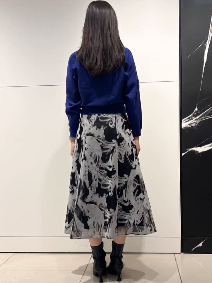 シオンさんの「COUP DE CHANCE｜【手洗い可／日本製】フラワー柄プリントスカート」を使ったコーディネート