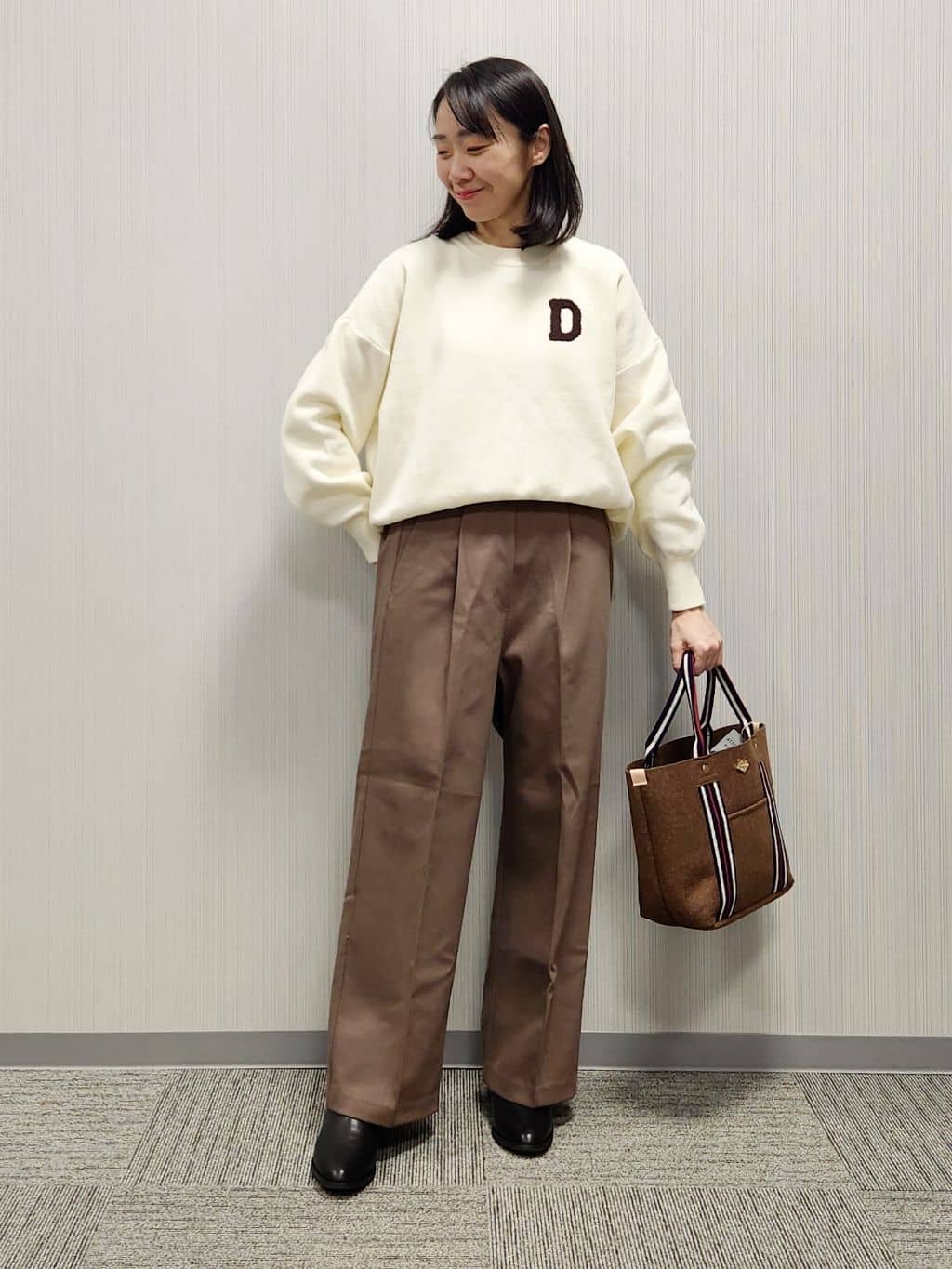 naraさんの「Dessin｜【洗える】Dサガラ刺繍ワッペン付きニット」を使ったコーディネート