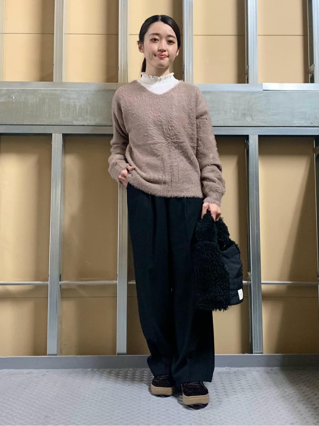 sahoさんの「THE SHOP TK｜【華やかで柔らか】ふわふわフェザーニット/洗える・前後2WAY」を使ったコーディネート