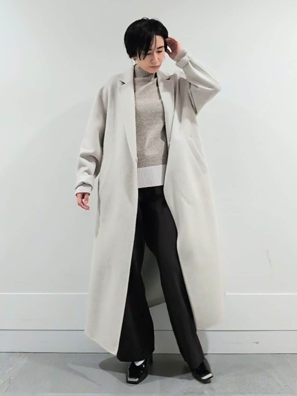ミズタさんの「UNTITLED｜【ロング丈/軽やか】テーラード　リバーコート」を使ったコーディネート