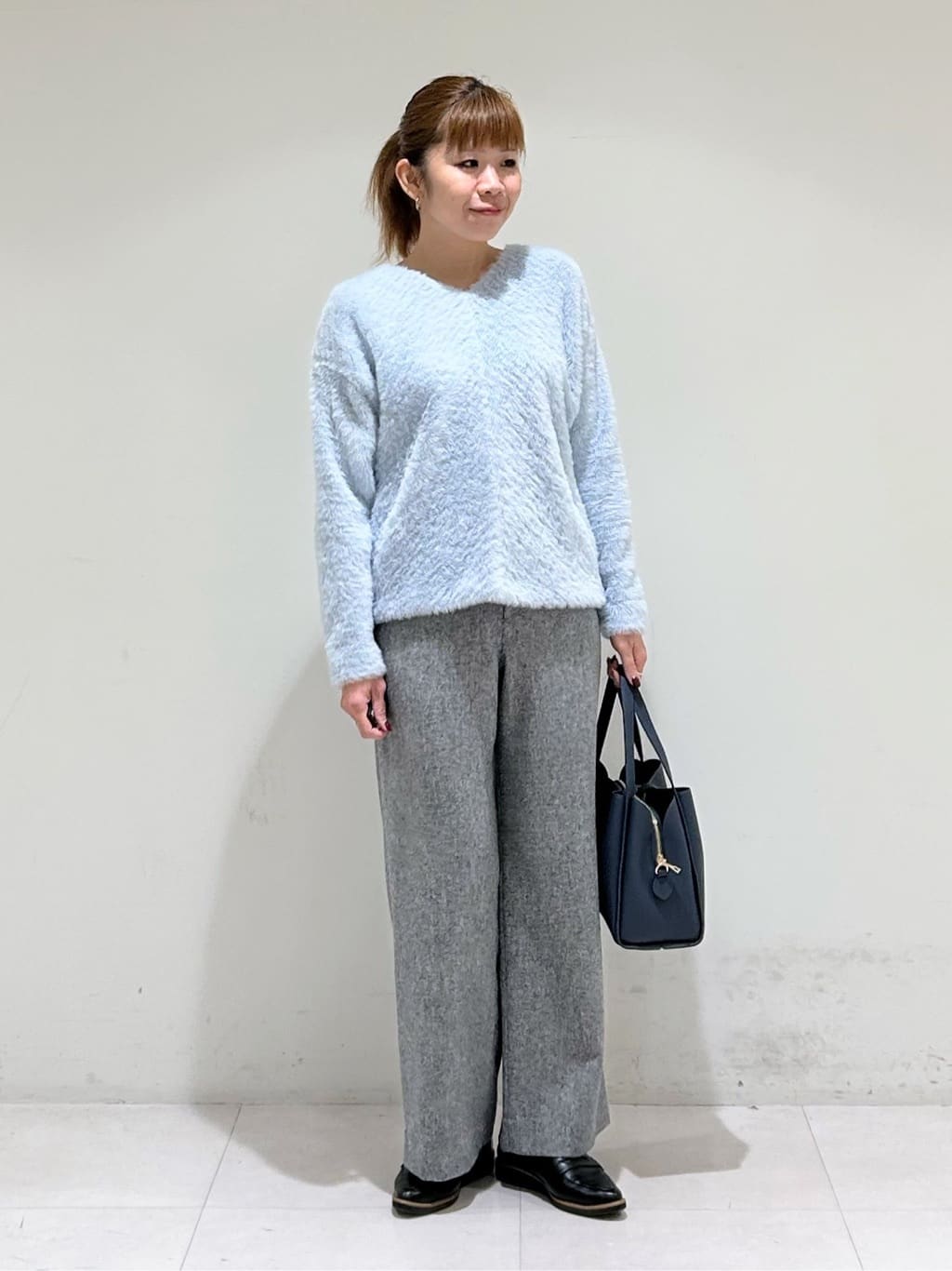 tsuyuさんの「INDIVI｜【合皮／ミドルサイズ】春カラーフォルムバッグ」を使ったコーディネート