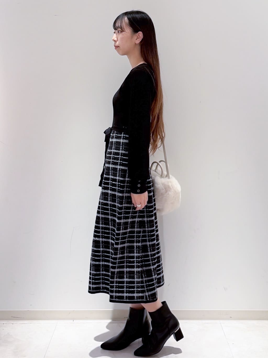 yurinaさんの「index｜チェックラメジャカードニットワンピース」を使ったコーディネート