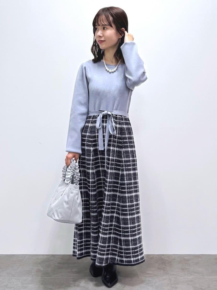 kozuさんの「index｜チェックラメジャカードニットワンピース」を使ったコーディネート