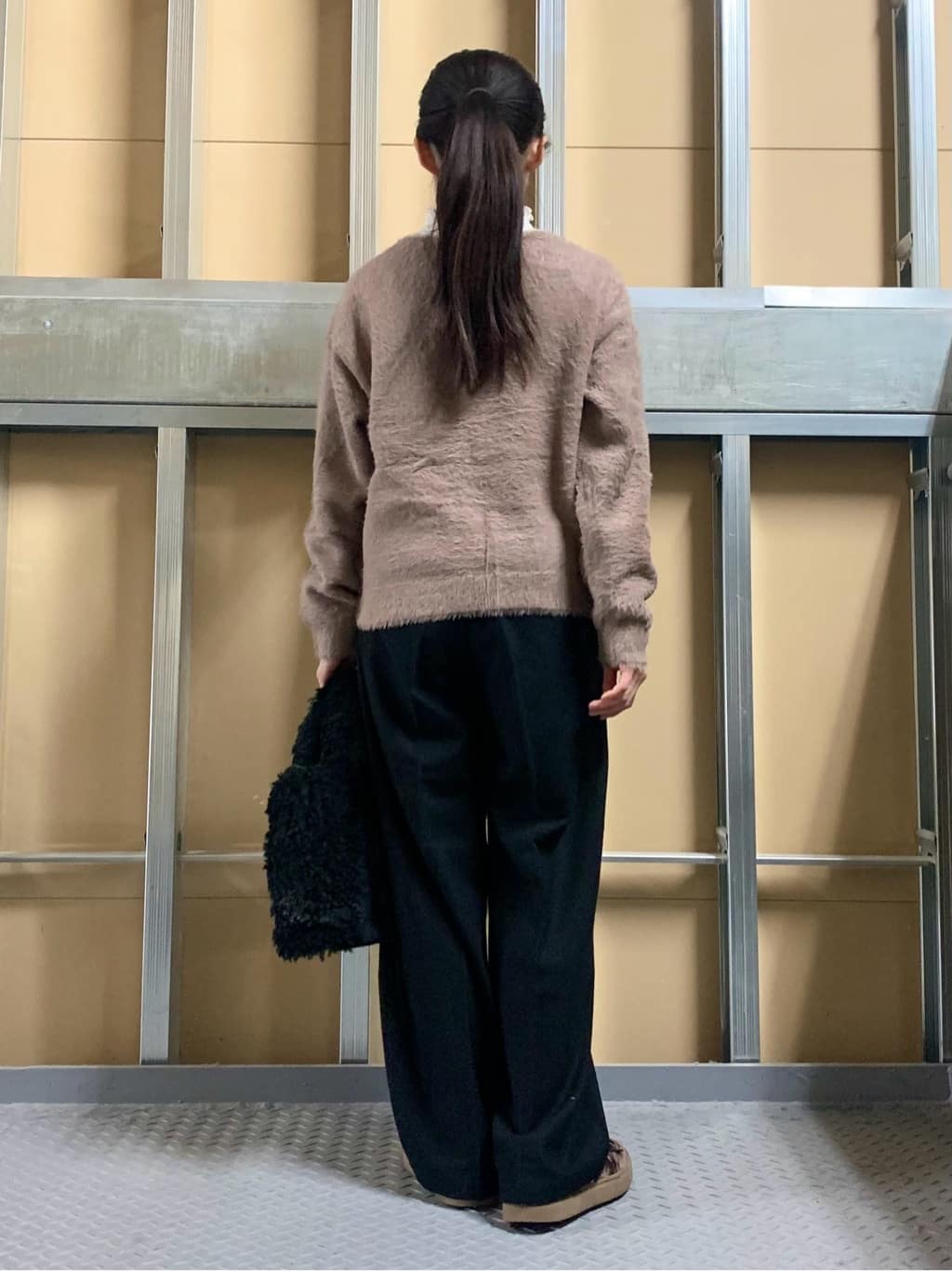 sahoさんの「THE SHOP TK｜【華やかで柔らか】ふわふわフェザーニット/洗える・前後2WAY」を使ったコーディネート