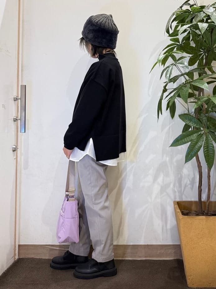misakiさんの「SHOO･LA･RUE｜【2点セット/洗濯機可/S-LL】着回しがきく もちもちハイネックニット+裾シャツインナー」を使ったコーディネート