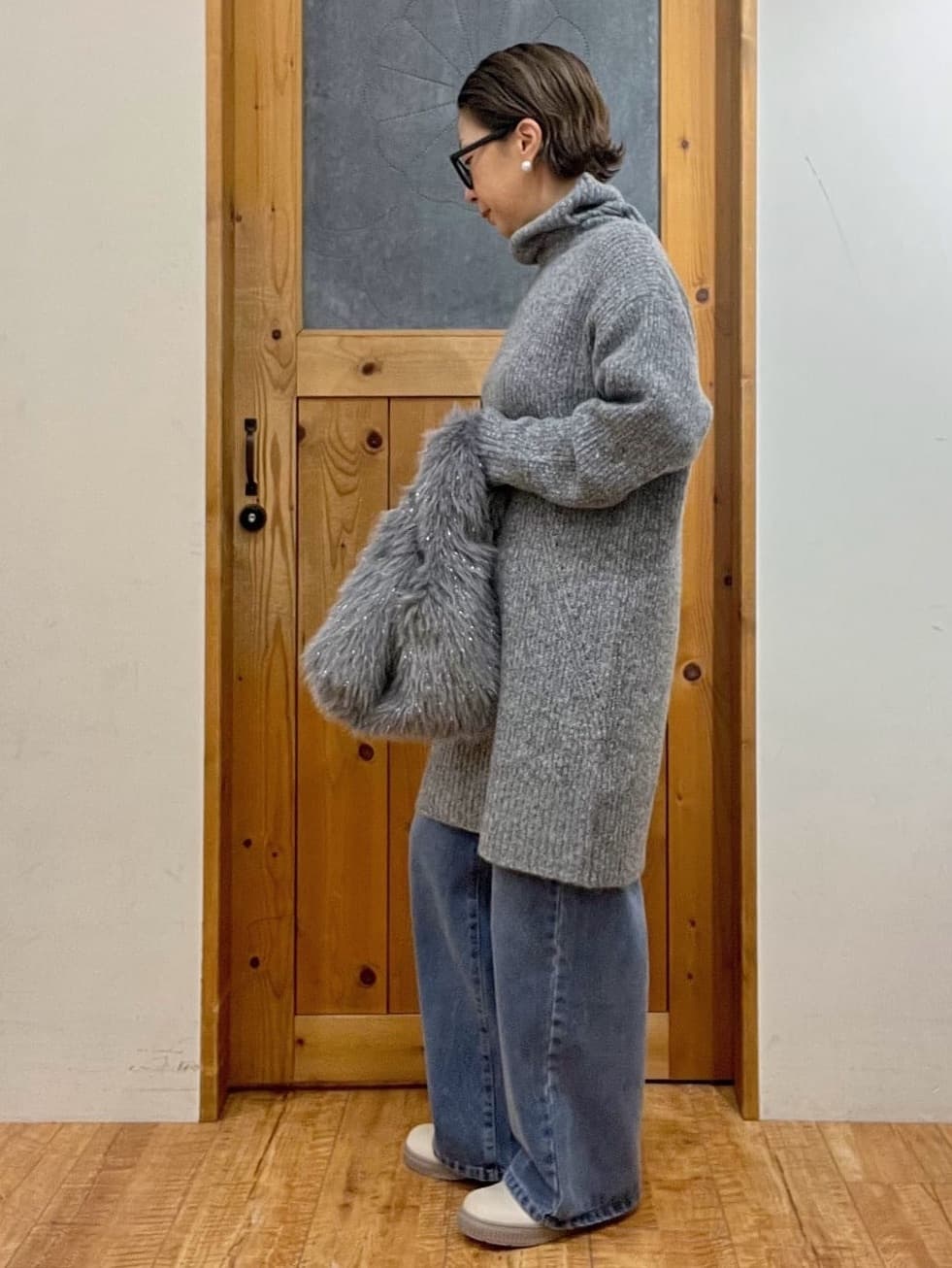 ゆみさんの「SHOO･LA･RUE｜【洗濯機可/S-LL/体型カバー】女性らしい美シルエット チュニックニットワンピース」を使ったコーディネート