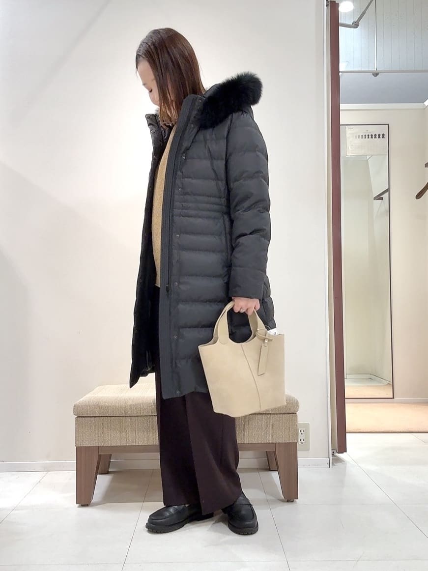 YUIさんの「UNTITLED｜【はっ水機能/フード取り外し可/防寒】ロングダウンコート」を使ったコーディネート