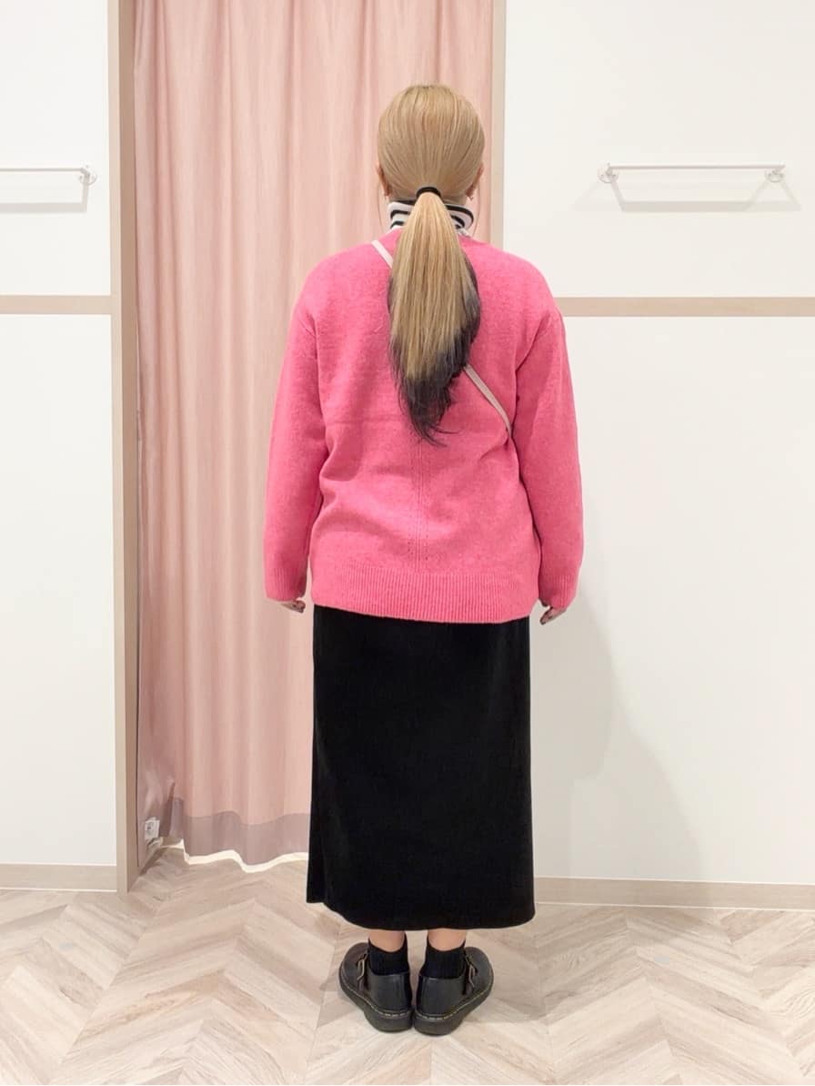 まちゃんなちゃんさんの「SHOO･LA･RUE｜【洗濯機可】お気に入りカラーを身にまとって　ふんわりゆるニット」を使ったコーディネート