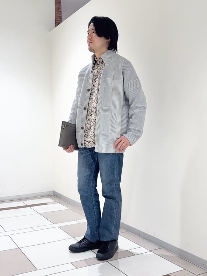 及川さんの「TAKEO KIKUCHI｜畦編みチェック ニットカーディガン」を使ったコーディネート