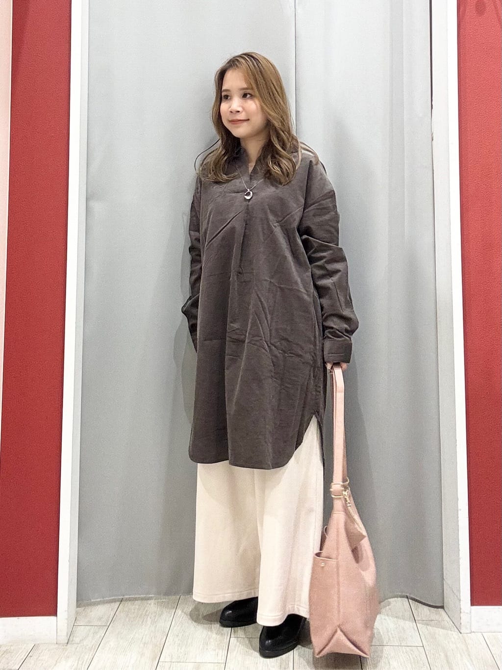 shioさんの「SHOO･LA･RUE｜【洗濯機可/S-LL】すっきり見えにこだわった コーデュロイチュニックワンピース」を使ったコーディネート